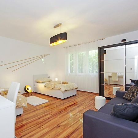 Split Symphony Veranda: Modern, New Apartment Zewnętrze zdjęcie