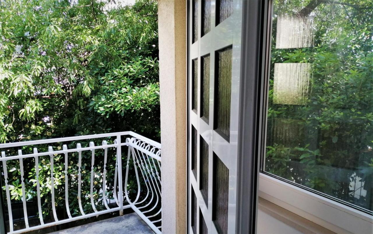 Split Symphony Veranda: Modern, New Apartment Zewnętrze zdjęcie