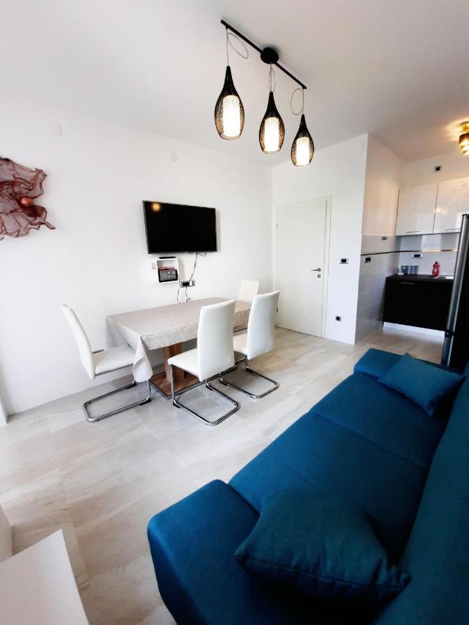 Split Symphony Veranda: Modern, New Apartment Zewnętrze zdjęcie