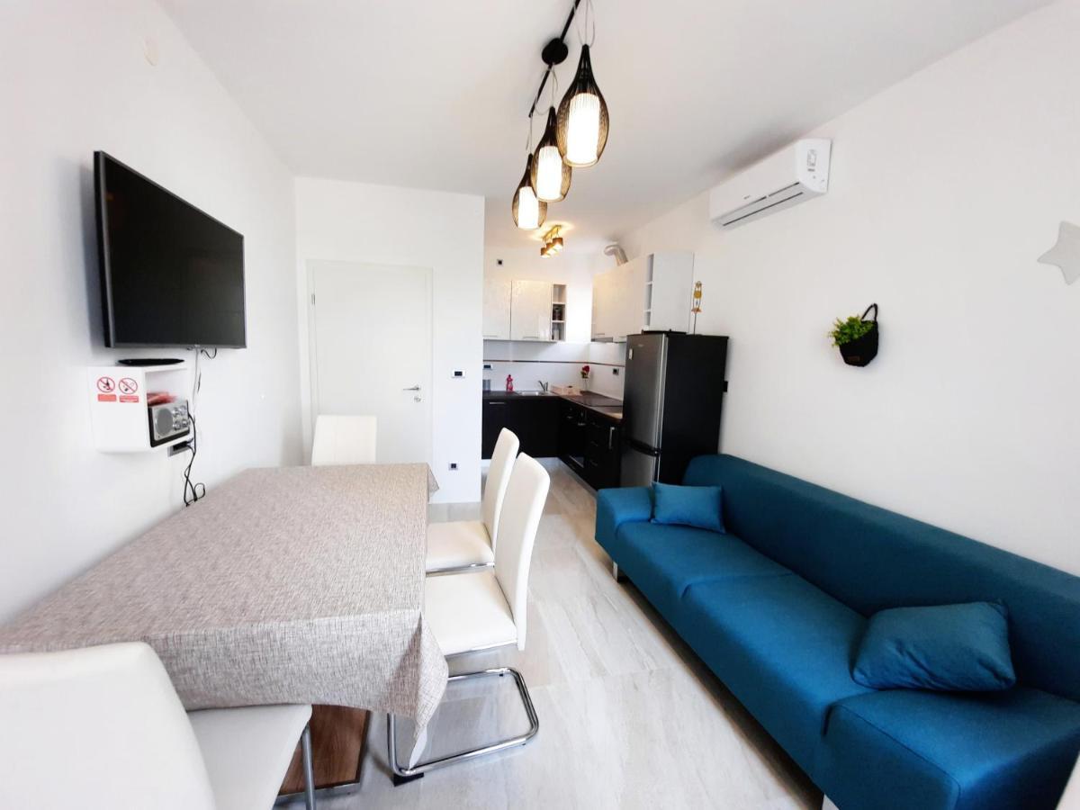 Split Symphony Veranda: Modern, New Apartment Zewnętrze zdjęcie