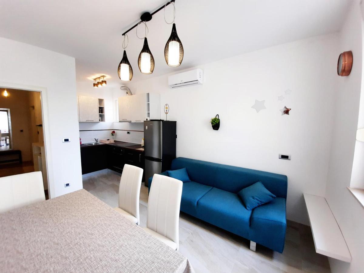 Split Symphony Veranda: Modern, New Apartment Zewnętrze zdjęcie
