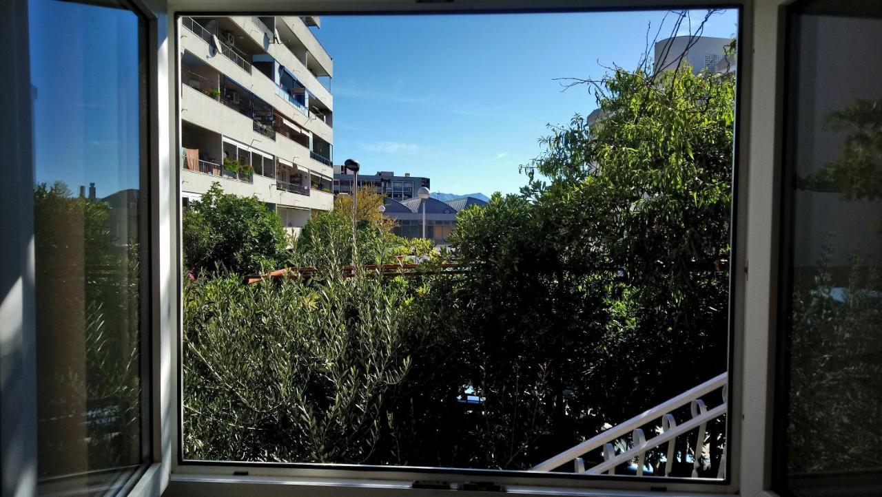 Split Symphony Veranda: Modern, New Apartment Zewnętrze zdjęcie