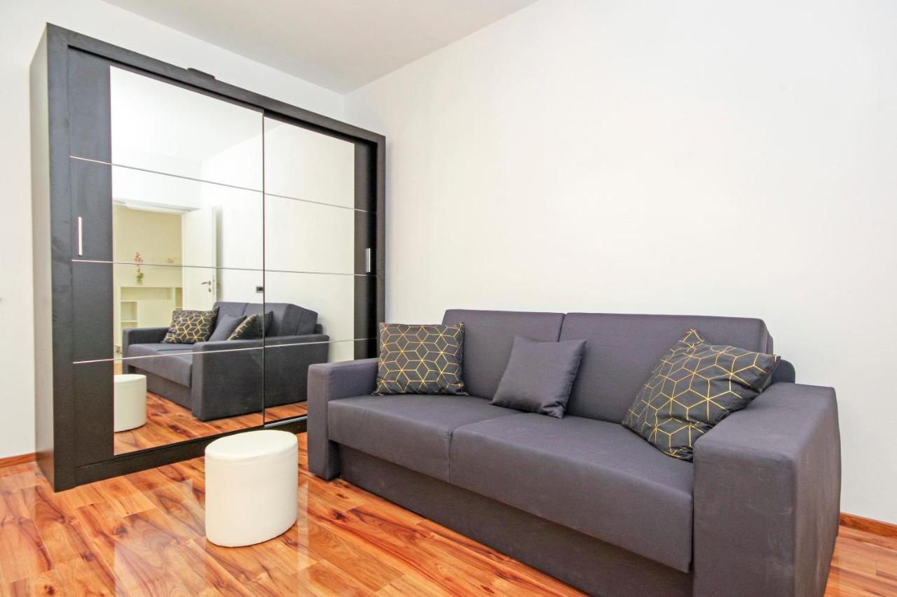 Split Symphony Veranda: Modern, New Apartment Zewnętrze zdjęcie